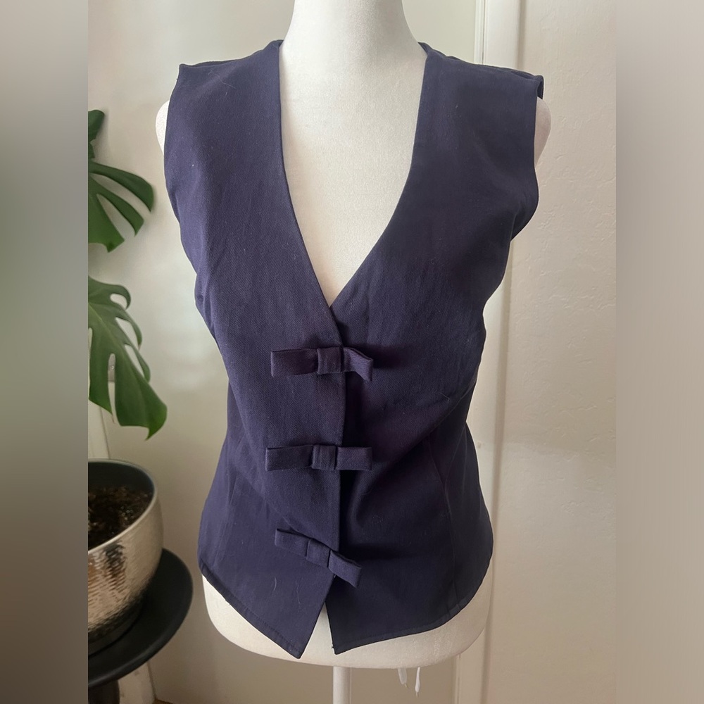 Elegant navy blue Sleeveless vest